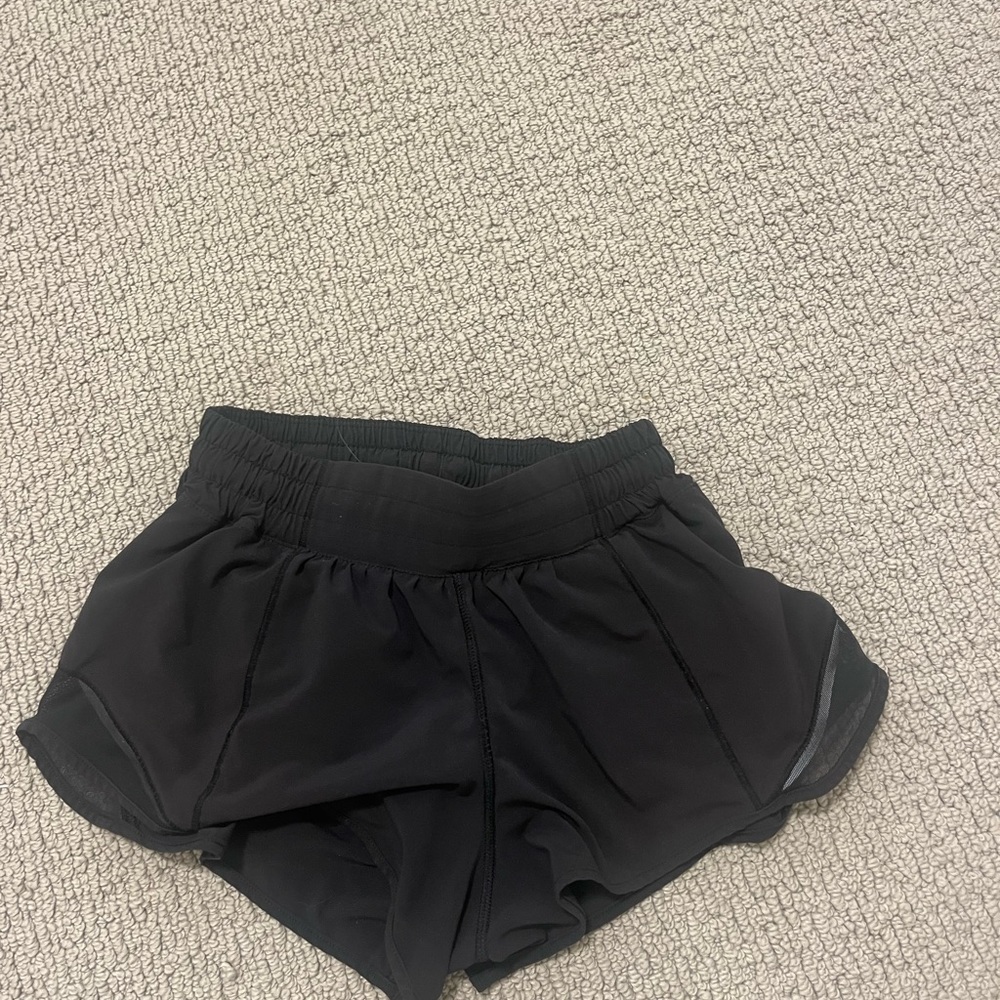Lululemon Hotty Hot Low-Rise Lined Short 2.5” Size 4